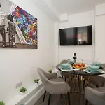 North Rd With Garden By N And N Ltd, Close To Vibrant Gloucester Rd With Plenty Of Restaurants And Shops Near By, Free On Street Parking Appartement