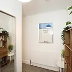 North Rd With Garden By N And N Ltd, Close To Vibrant Gloucester Rd With Plenty Of Restaurants And Shops Near By, Free On Street Parking Appartement