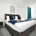 Appartement North Rd With Garden By N And N Ltd, Close To Vibrant Gloucester Rd With Plenty Of Restaurants And Shops Near By, Free On Street Parking