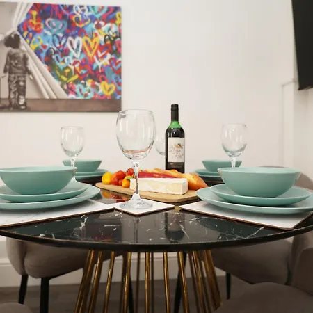 Apartment North Rd With Garden By N And N Ltd, Close To Vibrant Gloucester Rd With Plenty Of Restaurants And Shops Near By, Free On Street Parking