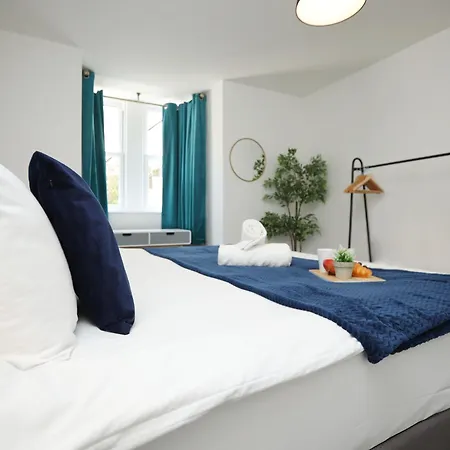 Apartment North Rd With Garden By N And N Ltd, Close To Vibrant Gloucester Rd With Plenty Of Restaurants And Shops Near By, Free On Street Parking Bristol