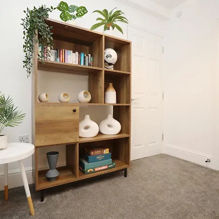 North Rd With Garden By N And N Ltd, Close To Vibrant Gloucester Rd With Plenty Of Restaurants And Shops Near By, Free On Street Parking * Бристоль