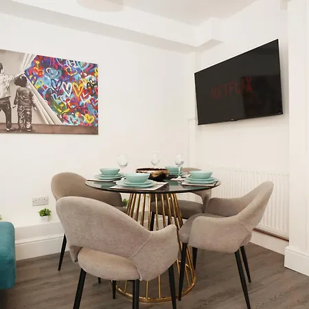 Newly Refurbed With Garden By N And N Ltd, Close To Vibrant Gloucester Rd With Plenty Of Restaurants And Shops Near By, Free On Street Parking