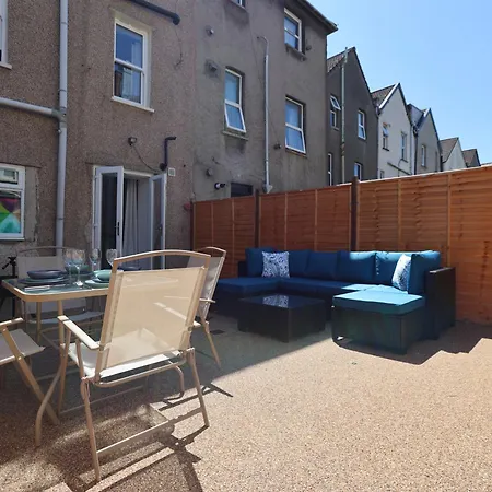 Newly Refurbed With Garden By N And N Ltd, Close To Vibrant Gloucester Rd With Plenty Of Restaurants And Shops Near By, Free On Street Parking Bristol