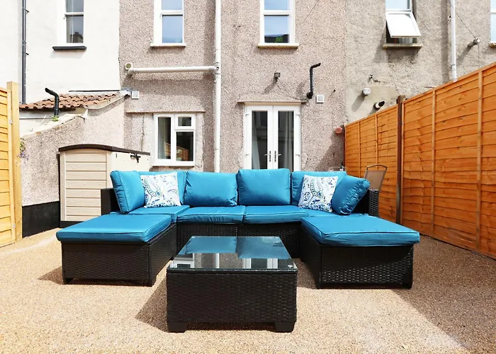 North Rd With Garden By N And N Ltd, Close To Vibrant Gloucester Rd With Plenty Of Restaurants And Shops Near By, Free On Street Parking Apartmán *