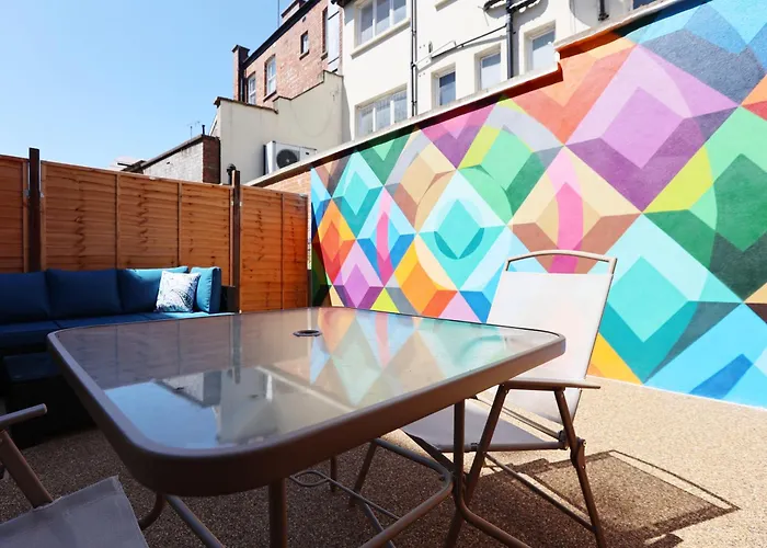 Apartmán North Rd With Garden By N And N Ltd, Close To Vibrant Gloucester Rd With Plenty Of Restaurants And Shops Near By, Free On Street Parking Bristol