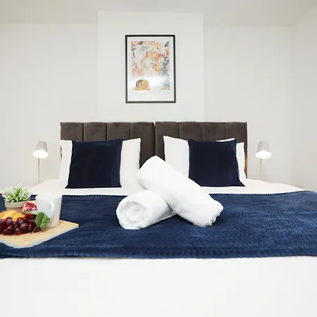 Newly Refurbed With Garden By N And N Ltd, Close To Vibrant Gloucester Rd With Plenty Of Restaurants And Shops Near By, Free On Street Parking Bristol