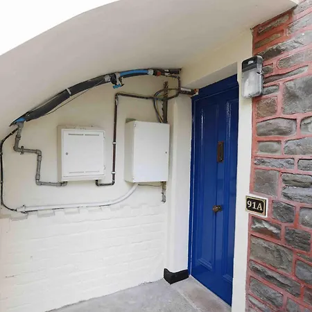 Apartment Newly Refurbed With Garden By N And N Ltd, Close To Vibrant Gloucester Rd With Plenty Of Restaurants And Shops Near By, Free On Street Parking